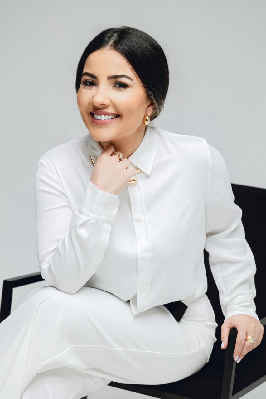 Dra. Sabrina Araújo